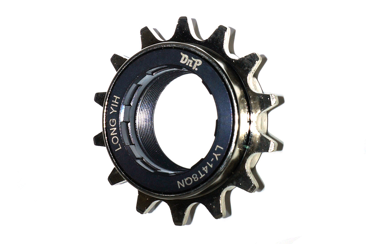 Трещотка BMX DNP LY-14T8QN,1\2*1\8 14T ,резьба M30*1,Cro-Mo,30кликов,8-шлицев,никелированная Трещотка BMX DNP LY-14T8QN,1\2*1\8 14T ,резьба M30*1,Cro-Mo,30кликов,8-шлицев,никелированная